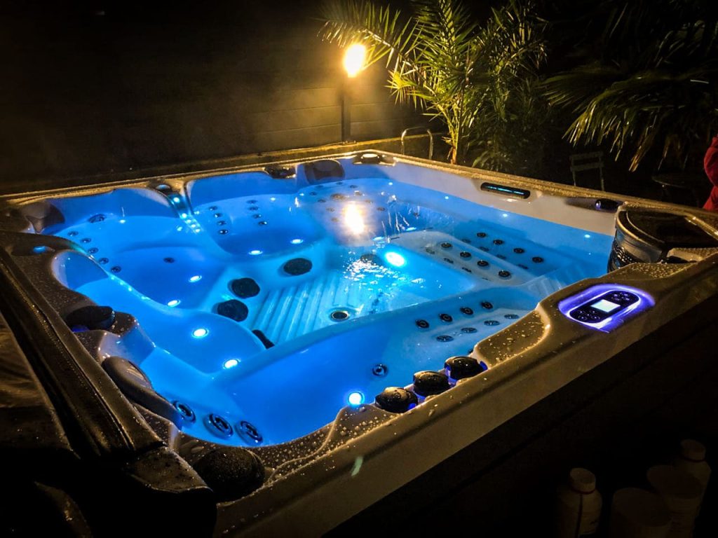 Vente de spa & jacuzzi extérieur – Découvrez nos modèles